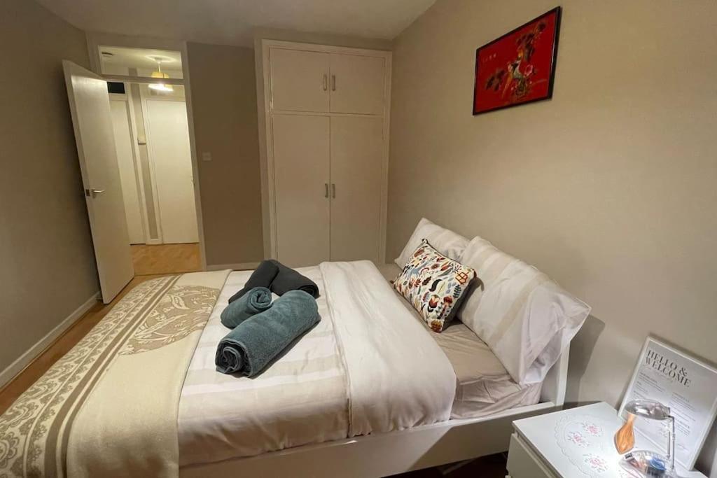 Cosy Flat For 4, Family Friendly, Private Parking, Close To Central London Exterior photo